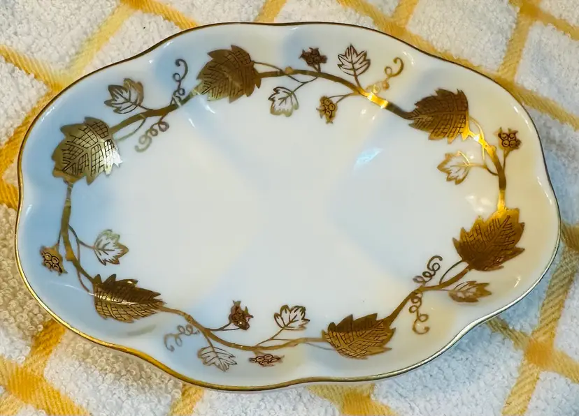 Vintage White/Gold Oval Porcelain Ceramic Soap Dish
