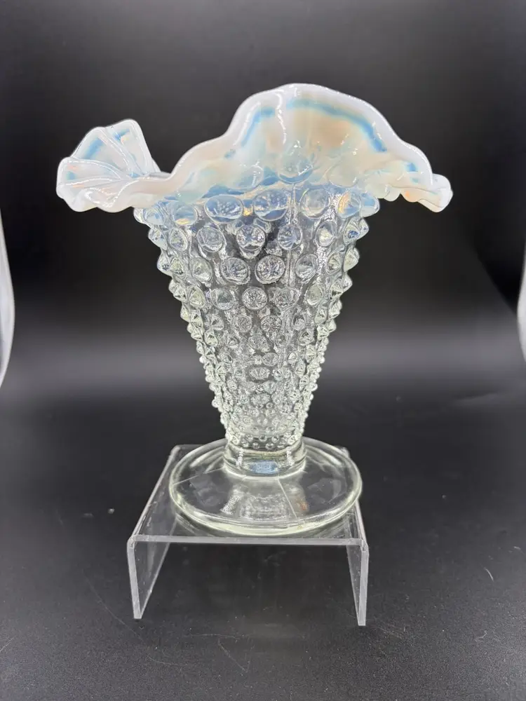 VINTAGE FENTON OPALESCENT HOBNAIL GLASS VASE WITH RUFFLED RIM