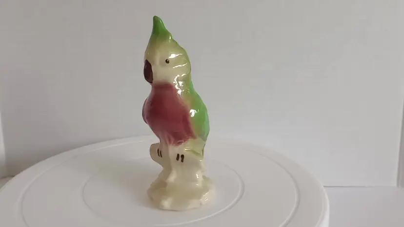 Vintage parrot/cockatiel figurine