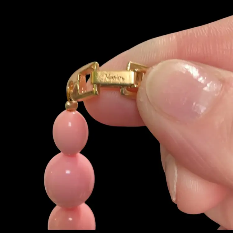 Beautiful  Napier 1980s Chunky Lucite Beaded Choker / Necklace . Colors Pink White With Goldtone Spacer Beads Beads .  Great For Spring!! Think Spring 🌸🌺