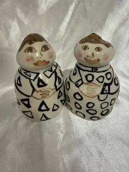 Signed Art Pottery Karen Donleavy salt pepper shakers