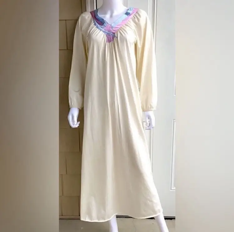 1980’s Vanity Fair Long Sleeve Nightgown-Large