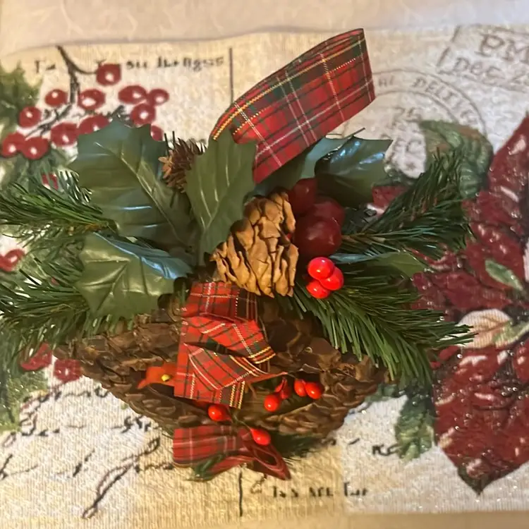 Vintage Large Pine Cone BIRD HOUSE w/ Red Cardinals Holly Berries Greenery Diorama Hong Kong 3-D Christmas Holiday Decoration