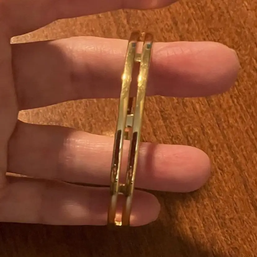 Vintage Monet Gold-colored bracelet, 2 3/4 inches in diameter