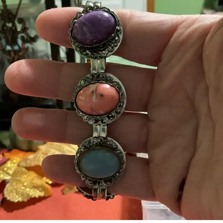 Vintage 1950s /1960s Silverstone Lucite Multi Colors Cabochons Link Bracelet. Old Silverstone Metal . Great For Collectors. Fold Over Closure.