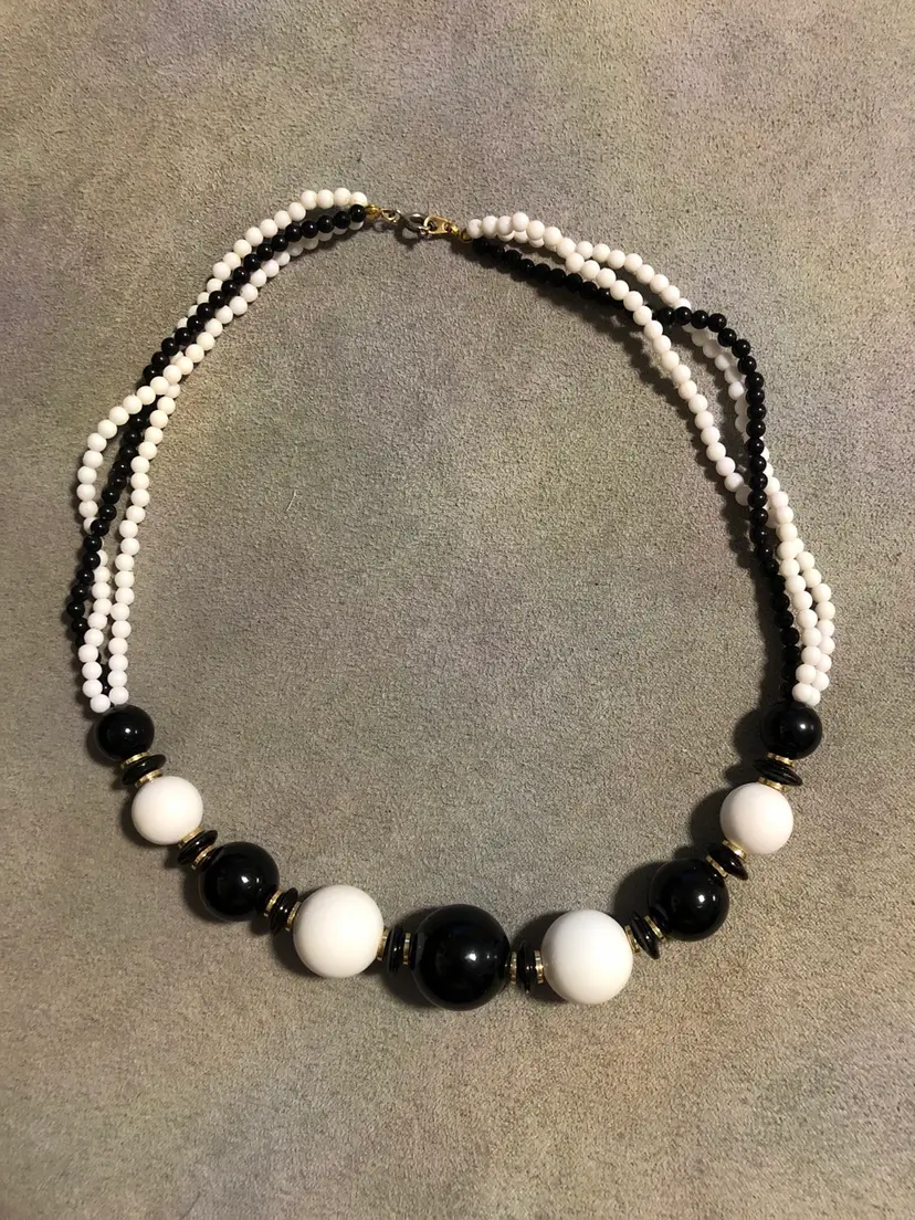 Vintage Black & White Beaded Necklace
