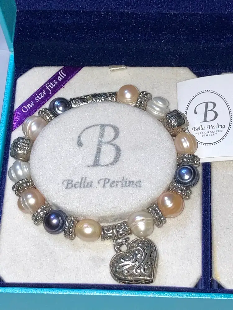 Bella Perlina 32” Pearl Pendant Necklace and Pearl Stretch Bracelet! 😍✨😍 In the original box!