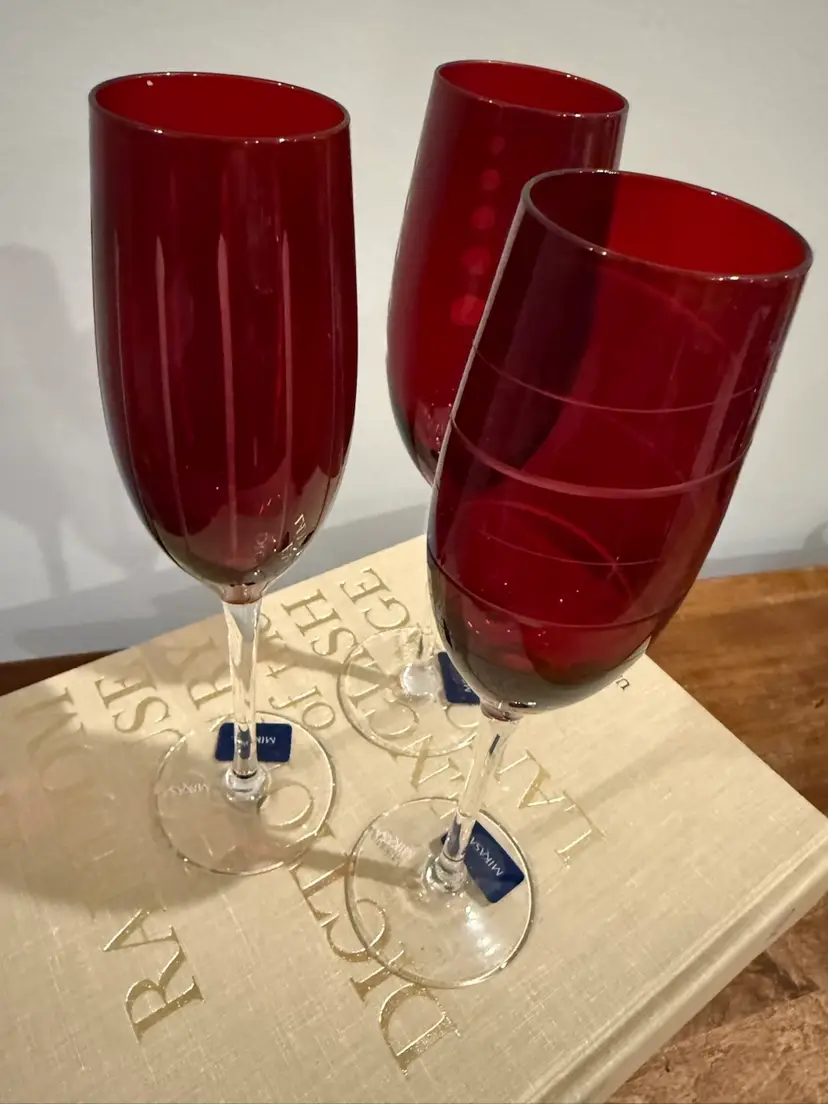 Mikasa "cheers Ruby" 8 Oz Champagne Flutes Red on Clear Glass Cut Design