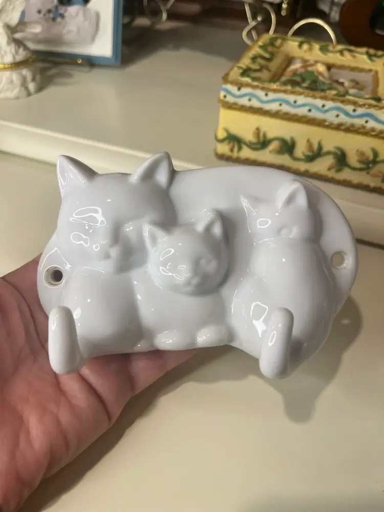 Avon Kitty Ceramic Double Wall Hook cottage core