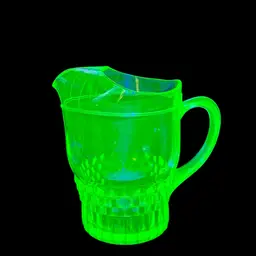Vintage Pitcher W/Ice Lip Spout Anchor Hocking Uranium Windsor Green Glows 
7-1/2” T x 5-1/2” W