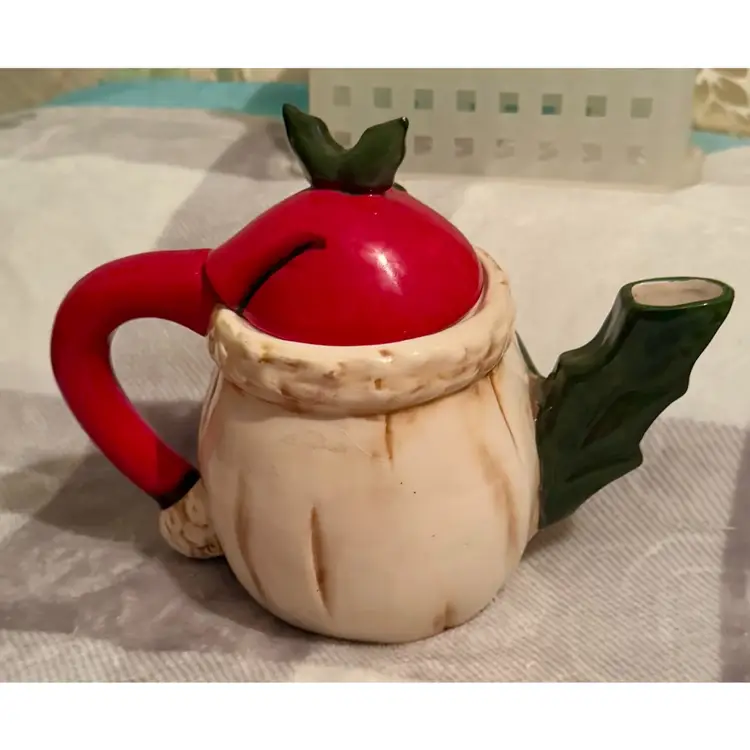Tii Collections Santa Claus Kris Kringle Christmas Tea Pot With Holly
