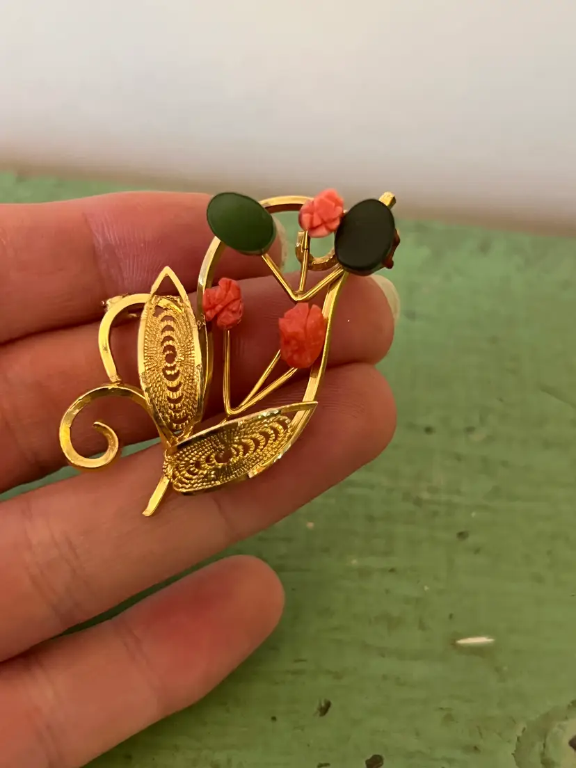 Jade & Coral Brooch. Gold Tone Carved Coral Flowers Leaves. Mid Century Costume Jewelry