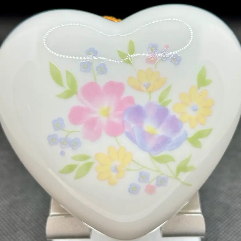 Vintage 1980’s Heart Shape Small Potpourri Holder Figurine with Flower Floral Pattern, Unbranded, Made In Japan