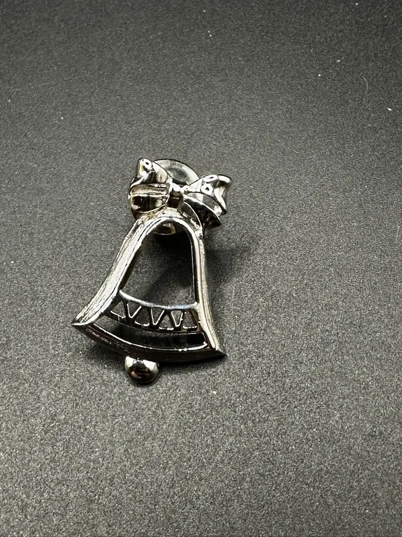 A119 - Avon Festive Bell Pin