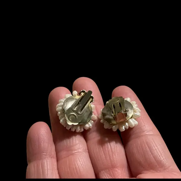 Vintage Silvertone Shell Bead Cluster Clip Earrings . Not Signed.