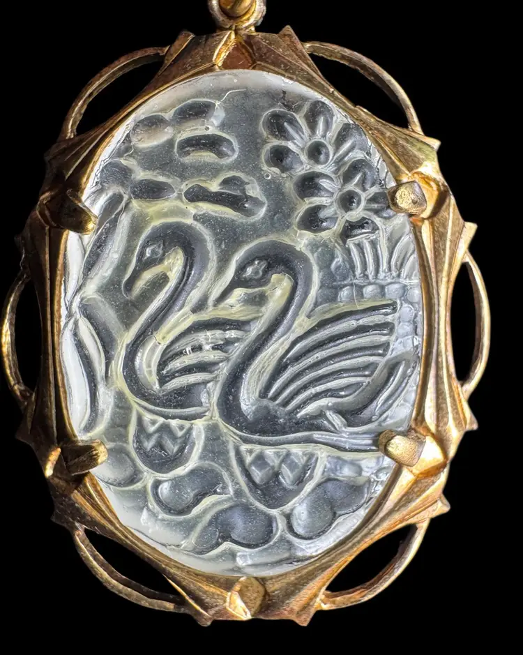 Two Swan Cameo Matte glass Nexklace