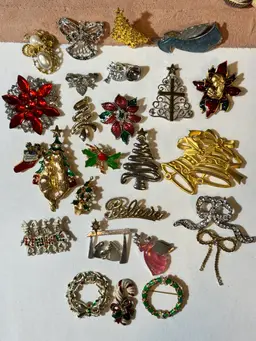 #03 - Buyers Choice Vintage Christmas Brooches