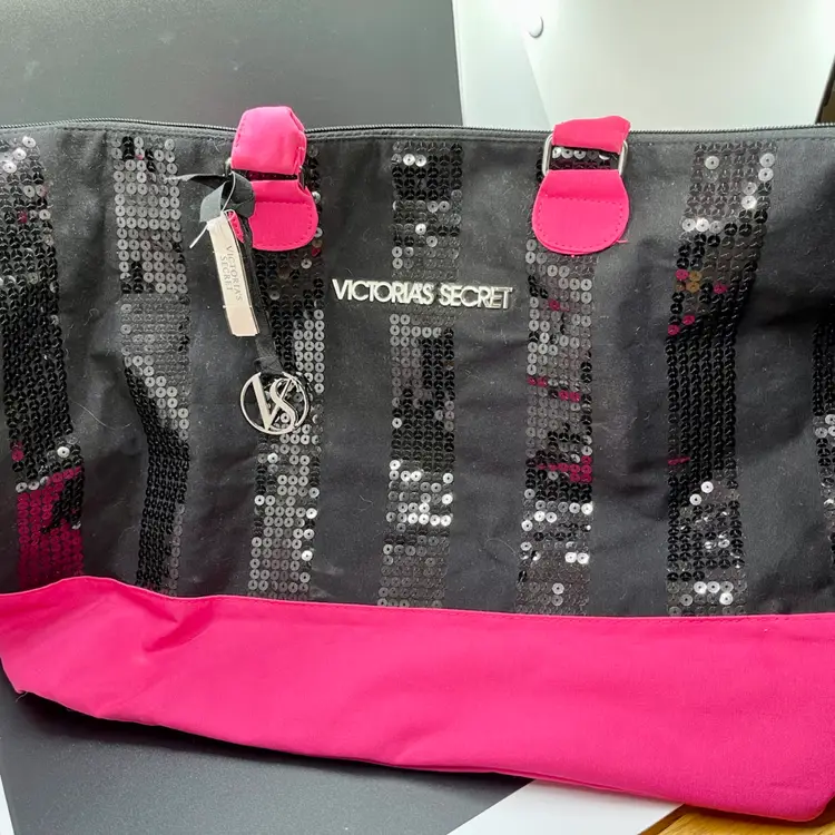 #01 11 - VS Black Sequin And Hot Pink Canvas Gym Tote