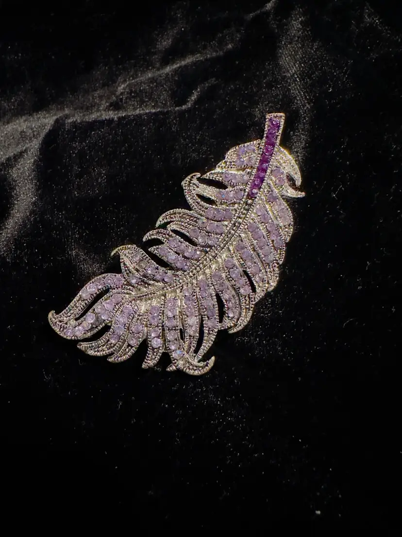 #1661 Vtg Purple Rhinestones Leaf Feather Shaped Brooch Lapel Pin Silver Tone UnSigned