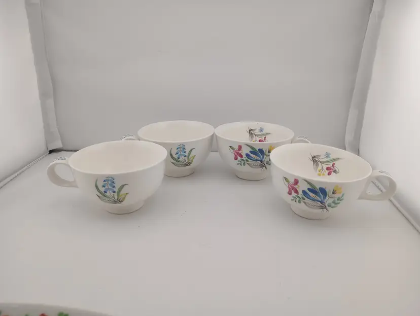 4 vintage Hall tea cups by Eva Zeisel "Bouquet"