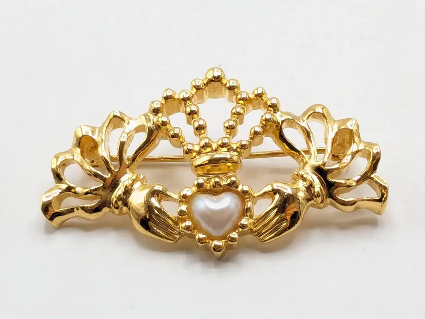 Vintage Avon Claddagh Brooch Pin Pearl Gold Tone