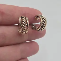 Monet Women’s Clip On Hoop Earrings Gold Tone Metal Rope Twist Chic Quality