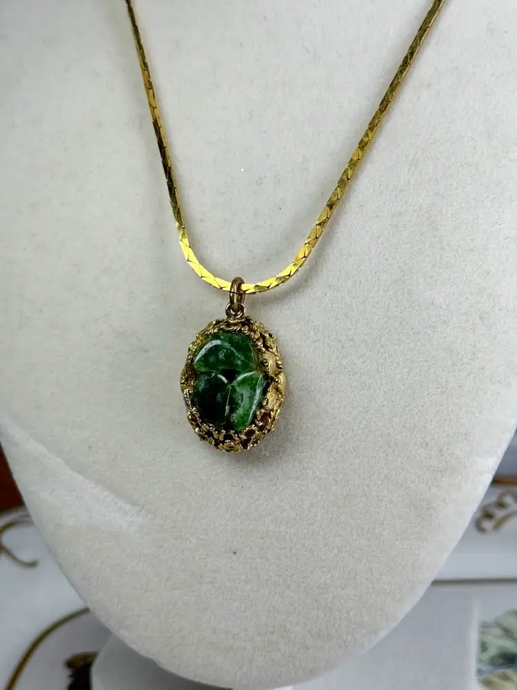 Vintage Green Stone Necklace 16"