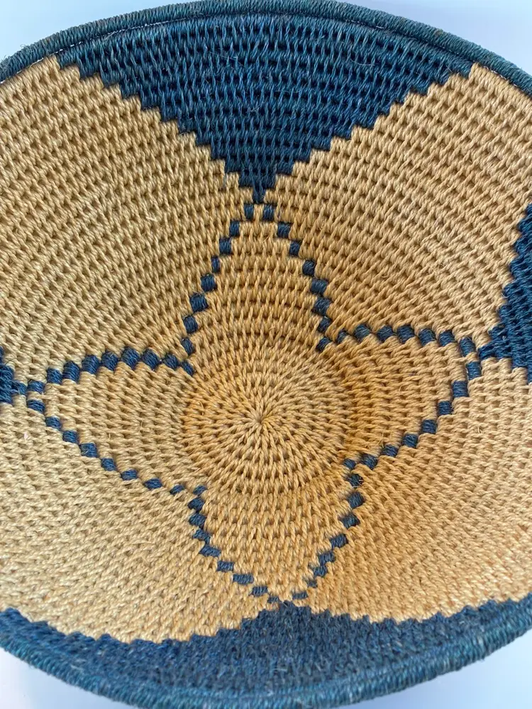 Handwoven Batoro Raffia Basket/ Bowl 7.5”
