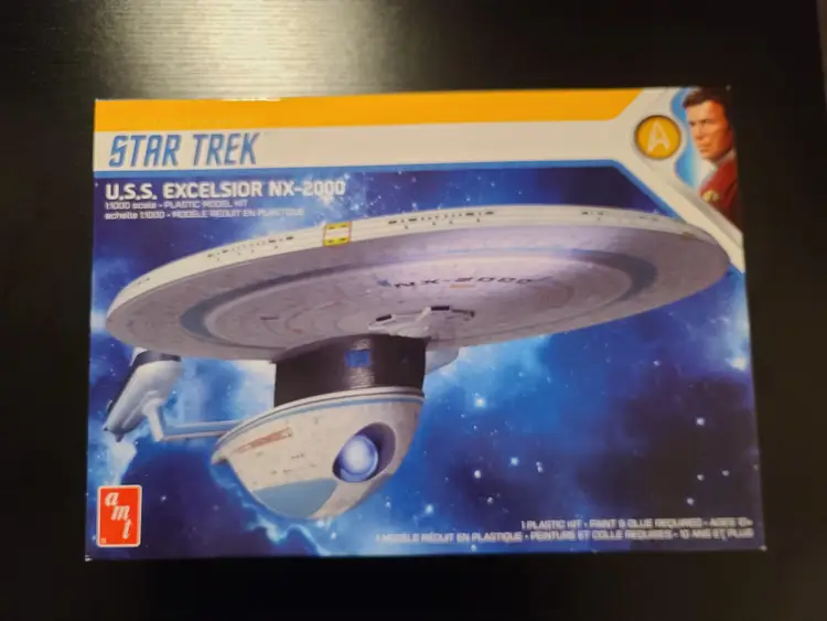 1:1000 USS Excelsior Star Trek Star Ship Model Kit AMT