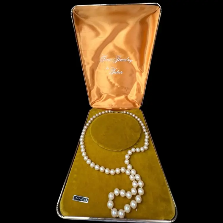 24” Mid-Century Glass Pearl Necklace w/ Original Box. 14K Gold Clasp. Chatani Pearls For Haskell Faber Beverly Hills. Single Owner.