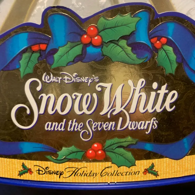 Walt Disney`s 1998 SNOW WHITE and the Seven Dwarf`s Holiday Collection  NIB