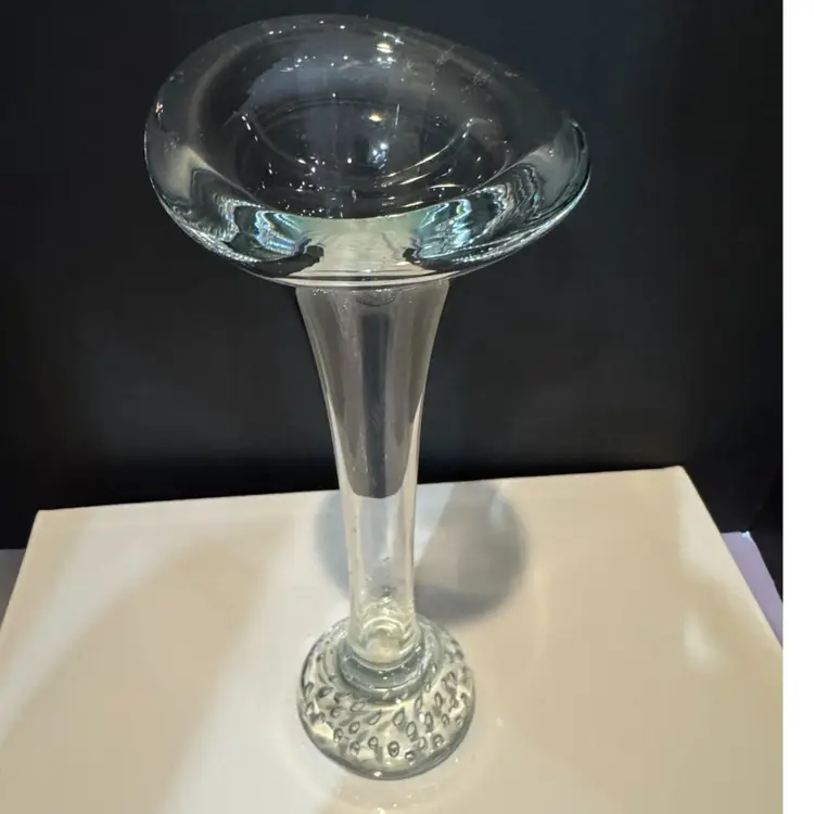 Jack-in-the-pulpit controlled bubble art glass vase