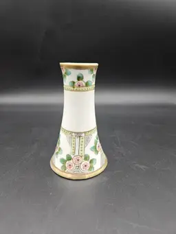 #TR22 Nippon Porcelain Hat Pin Holder