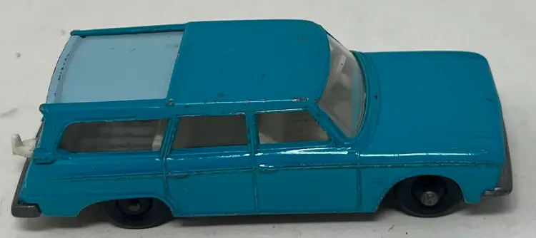 Vintage Lesney Matchbox #42
Studebaker Lark Wagonaire Car
