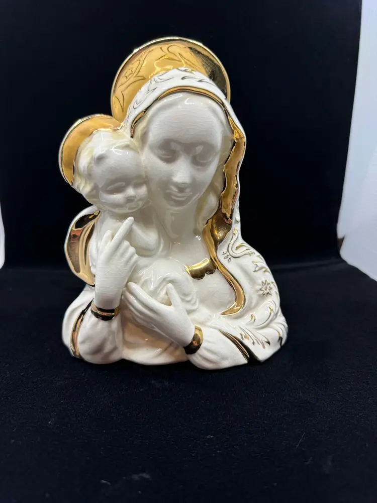 Lefton Exclusives Madonna & Child Wall Pocket