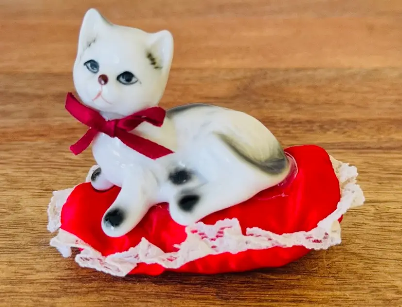 Porcelain Ceramic White Cat Glued on Red Satin Cloth Pillow Figurine 2.5" Tall
