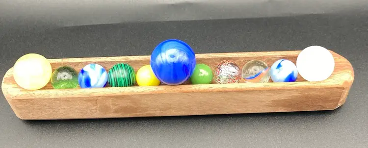 Found My Marbles Vignette 🙃😂🙃 8 Marbles (1 Is Malachite) , 3 Shooter Size And Display Stand! Stand Measures 7 3/4” Long x 1” Wide Some UV Reactive! 😎 Glow 😎