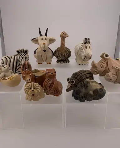 Sunday Pop Up ~ Artesania Rinconada ~ Jewelry Craft Bags ~ Vintage Dog Figurines 