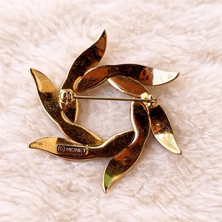 Monet Gold Tone Brooch Vintage Leaf Circle Pin Signed Monet