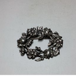 Silvertone Flower Circle Brooch 1 3/4”