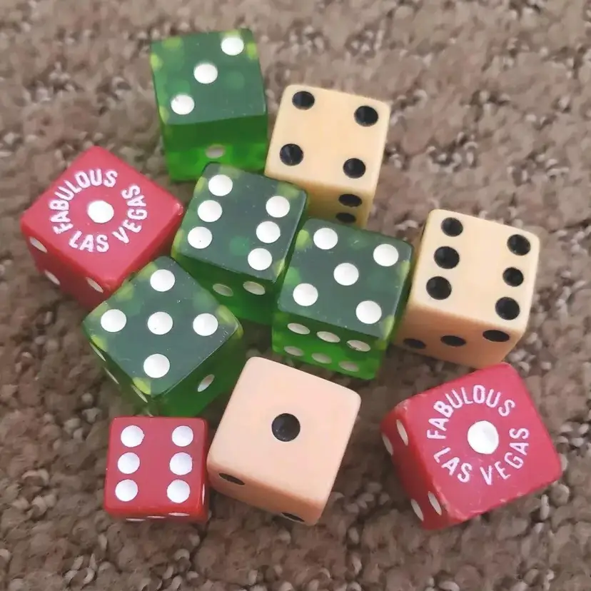 DICE Mix Lot Red Green Beige big & small all Used 10 Pieces Assorted Sizes Vintage