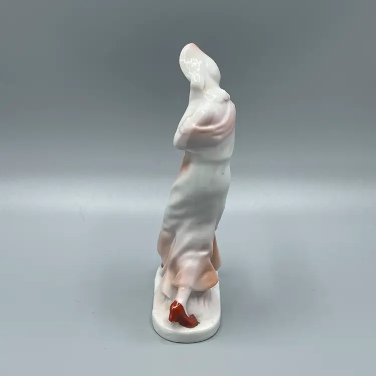 Lady Figurine With Hat In The Wind Japan Ceramic Pink