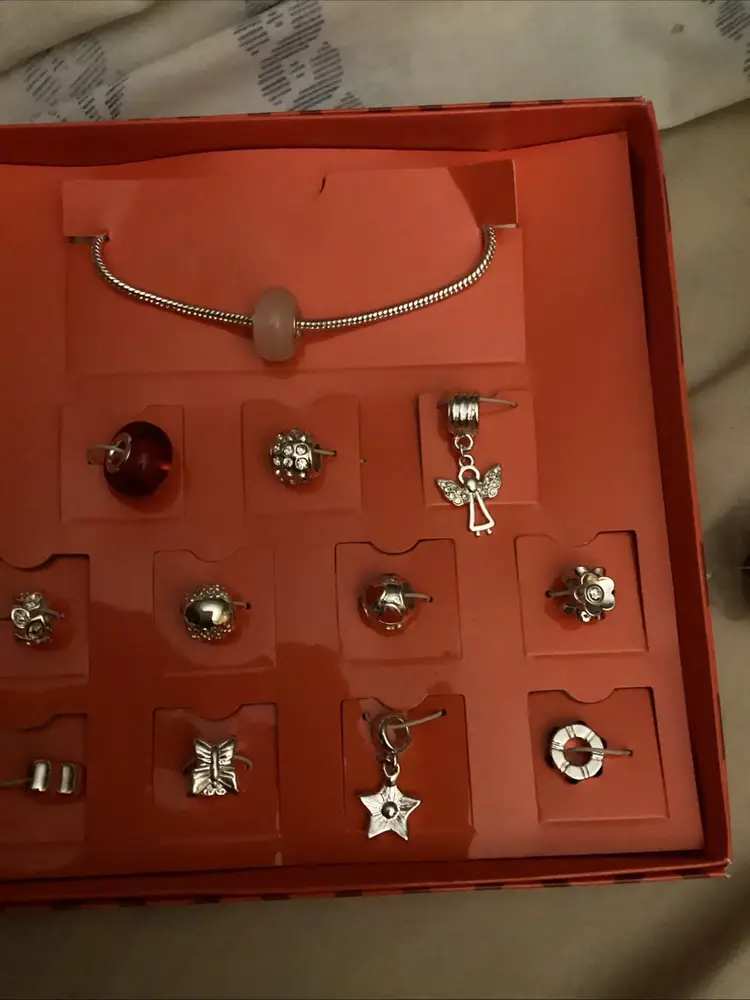 Uniquearoundthecorner Nov 26. 2:30