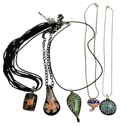 Choice- Glass Flower Pendant And Chain