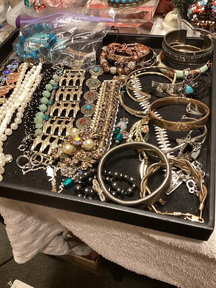 Uniquearoundthecorner Dec 14th @ 7pm