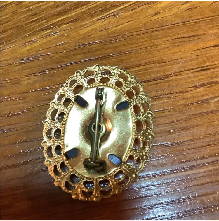 Vintage Victorian Revival Black & White Cameo Girl facing Right