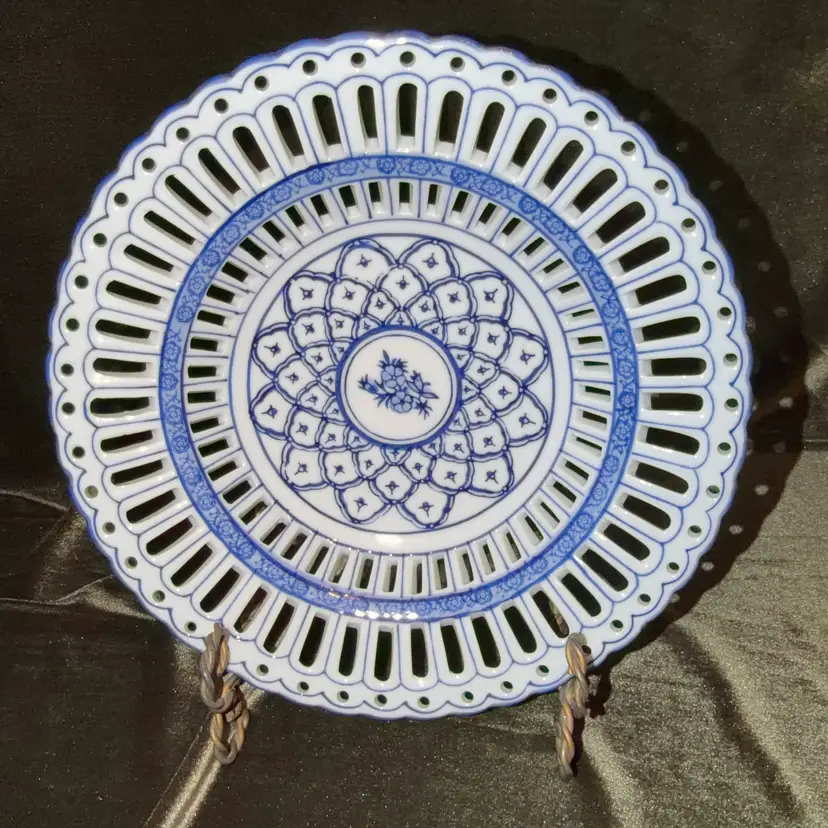 10” Blue & White Reticulated Bowl Chinoiserie style Bowl