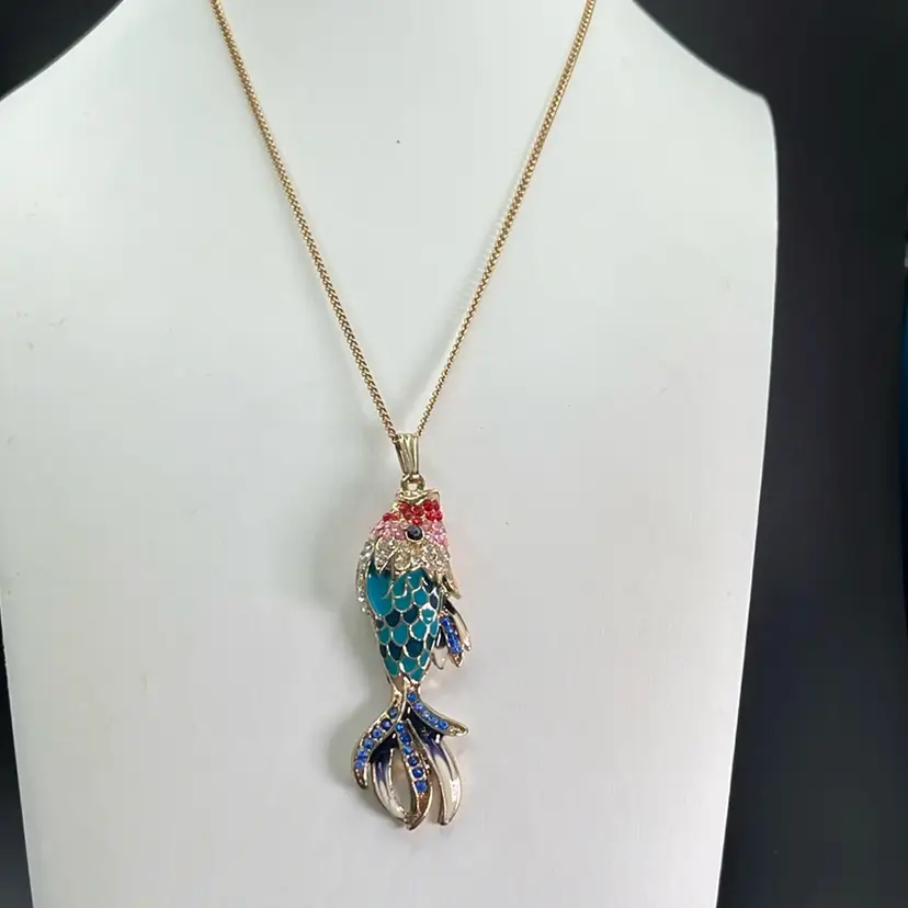 Beautiful Rhinestone Fish Necklace, 18” Gold Tone Chain