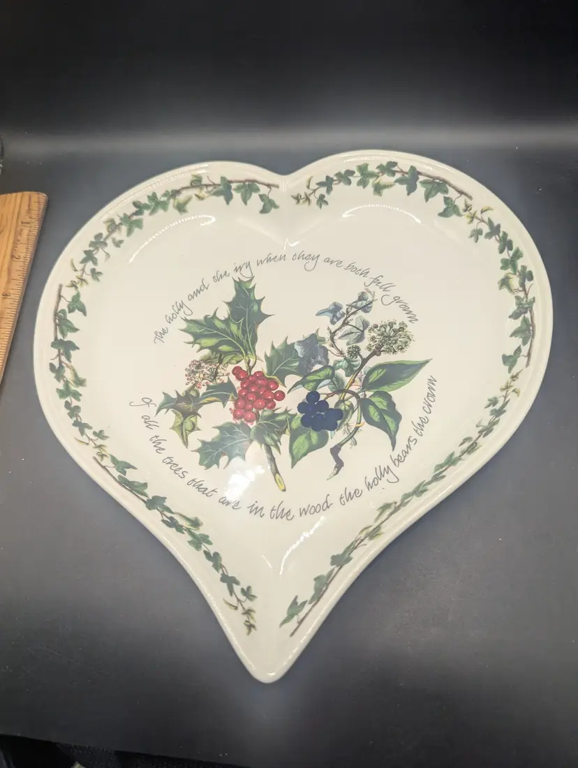 Portmeirion Holly And Ivy 9 1/4" Wide Heart Dish Signed by Arwyl Cooper-Willis