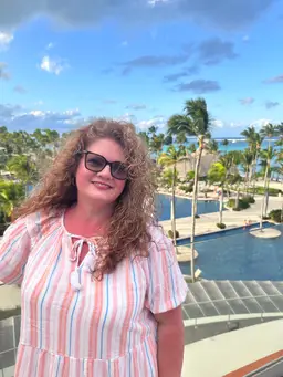 VanessaGail_Collecting_Cousins